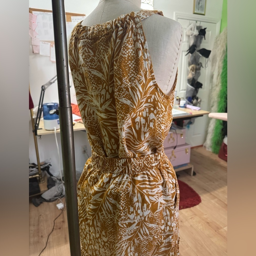 Christian Siriano Mustard and White Leaf Print Two Piece Seperates - Picture 4 of 6